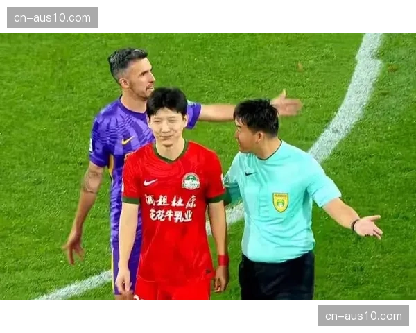 卢永涛疑似大腿肌肉拉伤提前换下 具体伤情待进一步评估